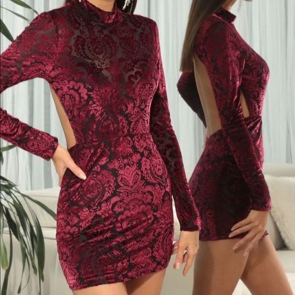 Lucy in the Sky Chloe Open Back Velvet Dress - Picture 2 of 11